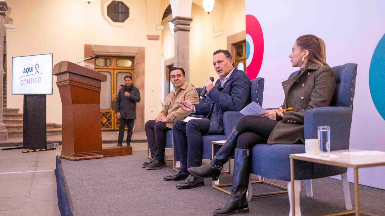 Funcionarios estatales durante jornadas de atención ciudadana en colonias de Querétaro. La estrategia se aplicará de forma permanente en 2026.