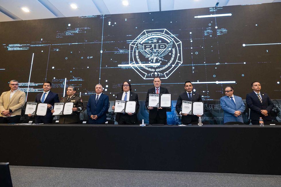 Funcionarios firman convenio de colaboraci\u00f3n en seguridad entre Fiscal\u00eda General, Ej\u00e9rcito, Guardia Nacional y municipios de Quer\u00e9taro, agosto de 2026