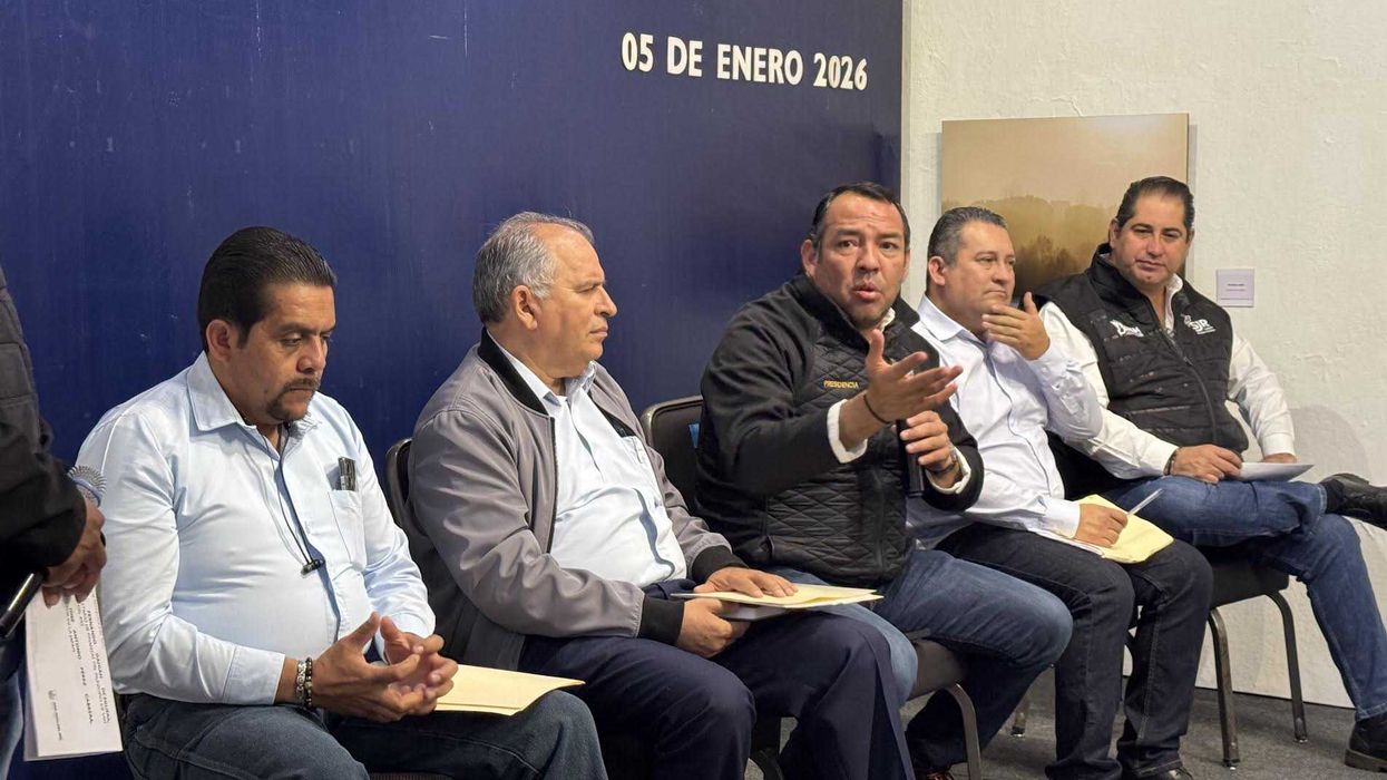 Funcionarios municipales durante conferencia de prensa en San Juan del Río. Presentaron presupuesto 2026 y programas operativos. Foto: Martín García