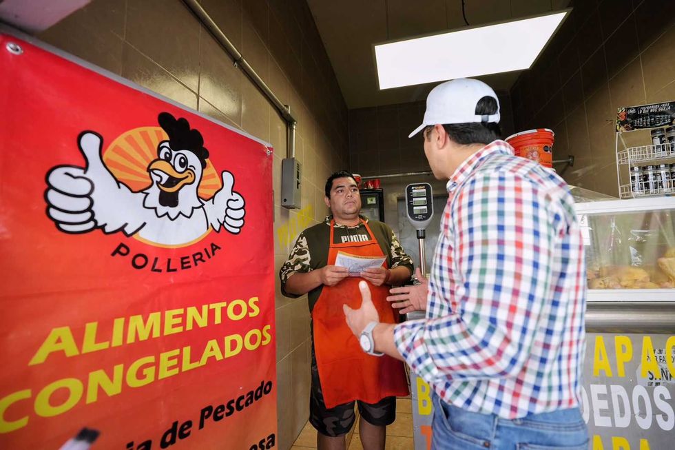 Funcionarios municipales informan a vecinos sobre obra del Tren M\u00e9xico\u2013Quer\u00e9taro en colonia Linda Vista de Quer\u00e9taro