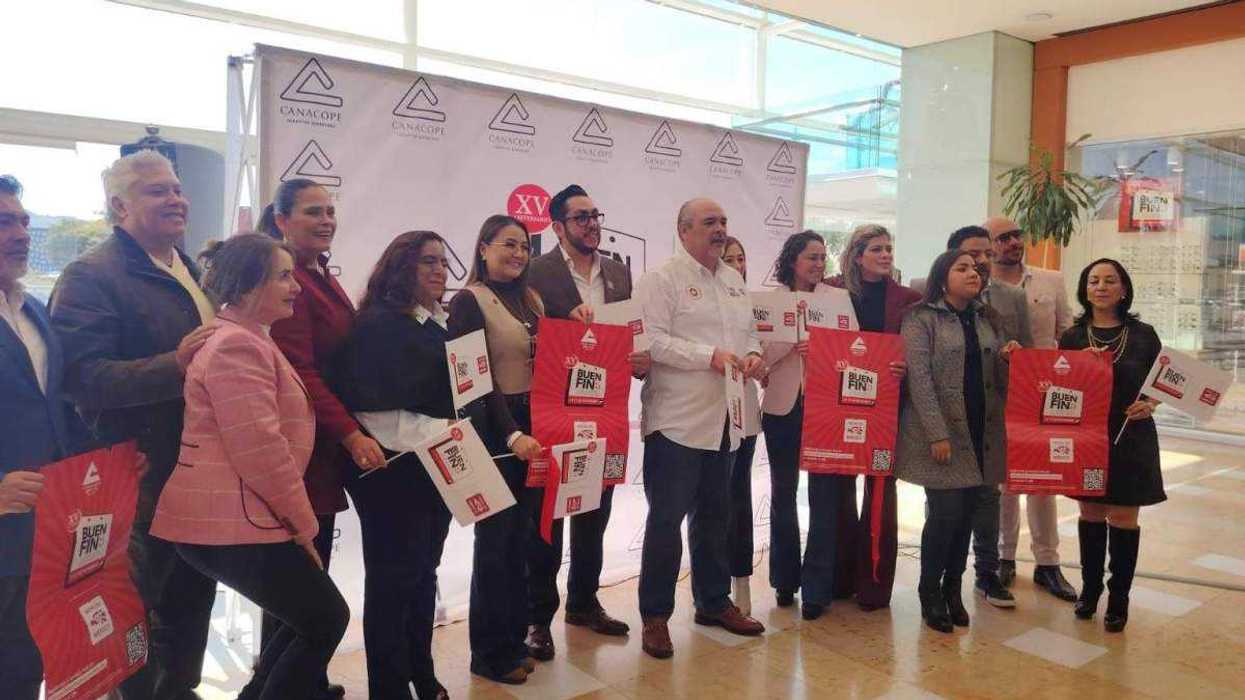 Funcionarios y empresarios presentes en la inauguración del Buen Fin 2025. La iniciativa reúne 257 cámaras de comercio y más de 10 mil establecimientos participantes.