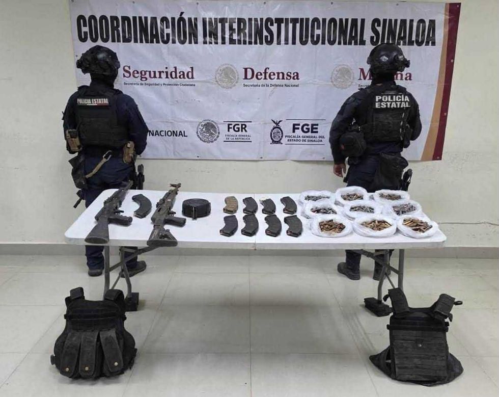 Aseguran dos AK-47 y mil 200 cartuchos en Concordia, Sinaloa