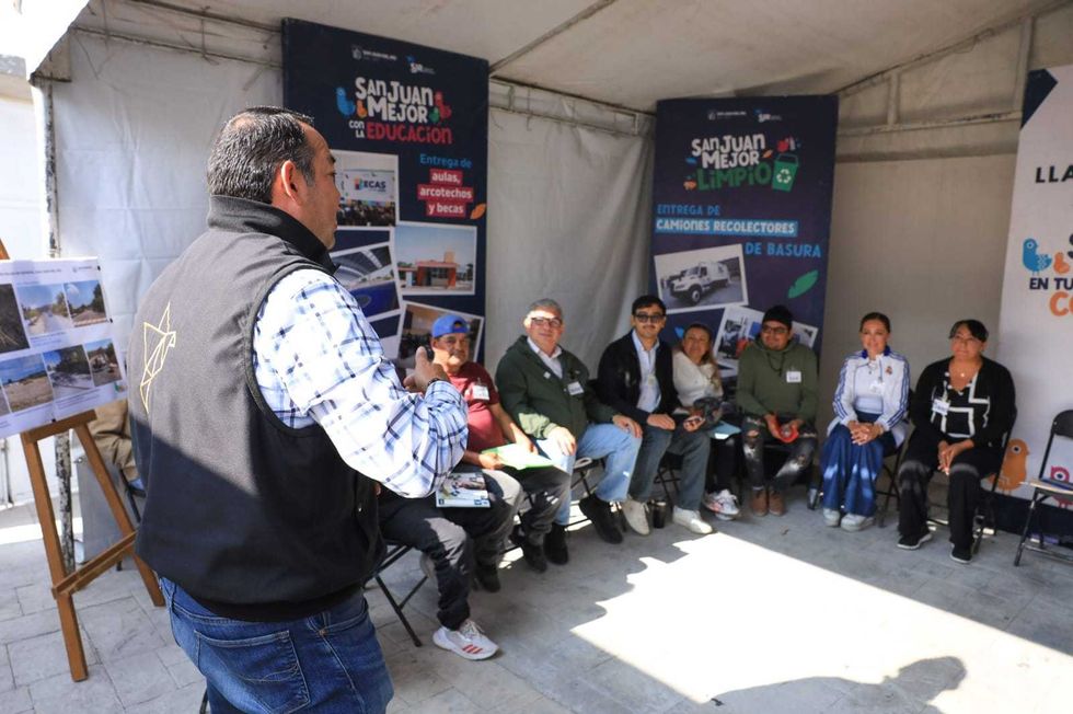 Gabinete municipal de San Juan del R\u00edo en la comunidad de Llanitos durante la edici\u00f3n 22 del programa Mi\u00e9rcoles
