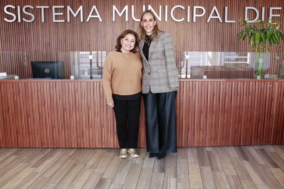 Gabriela Valencia Garc\u00eda, nueva directora del SMDIF, durante ceremonia de nombramiento en el gobierno municipal de Quer\u00e9taro.\u200b