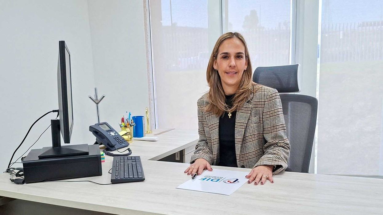 Gabriela Valencia García, nueva directora del SMDIF, durante ceremonia de nombramiento en el gobierno municipal de Querétaro.