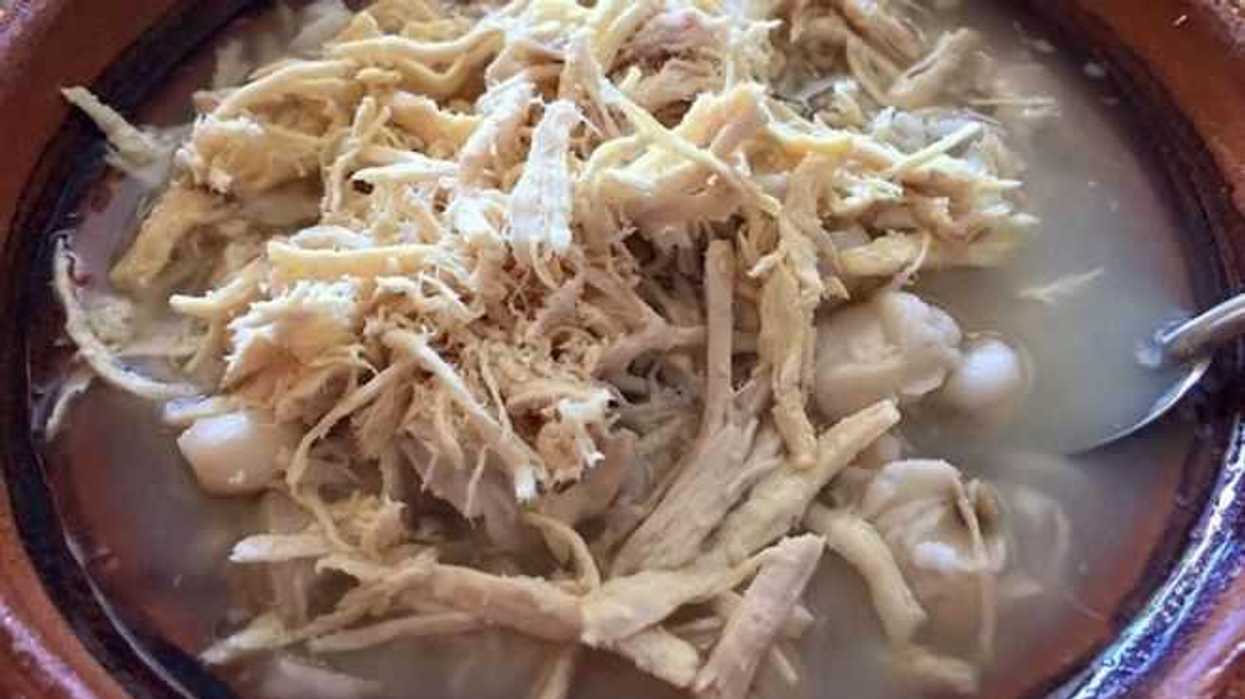 Gallina rellena y pozole, cenas navideñas tradicionales en Guerrero.