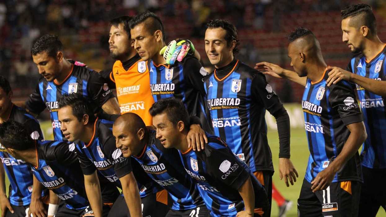 Gallos Blancos.