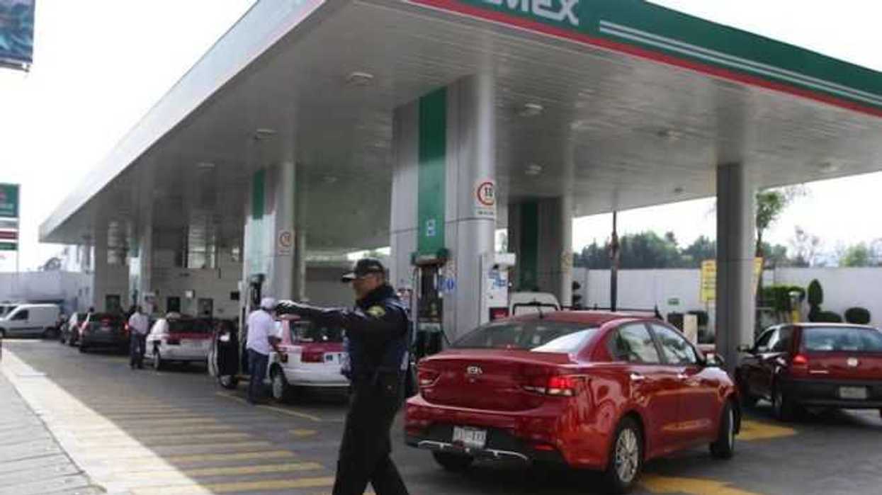 Gasolineras operan con normalidad