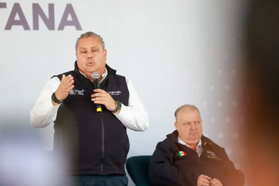 Gerardo Cuanalo Santos, director de la AMEQ, explica el operativo vial en conferencia