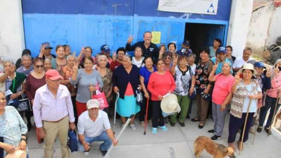 Germaín Garfias comprometido con el bienestar de los adultos mayores en La Llave.