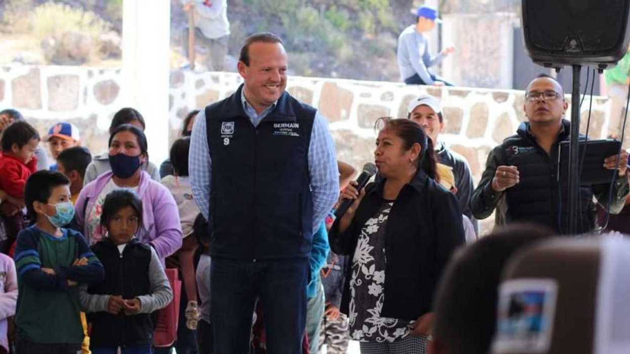 Germain Garfias inicia año visitando a familias de Santa Rosa Xajay.