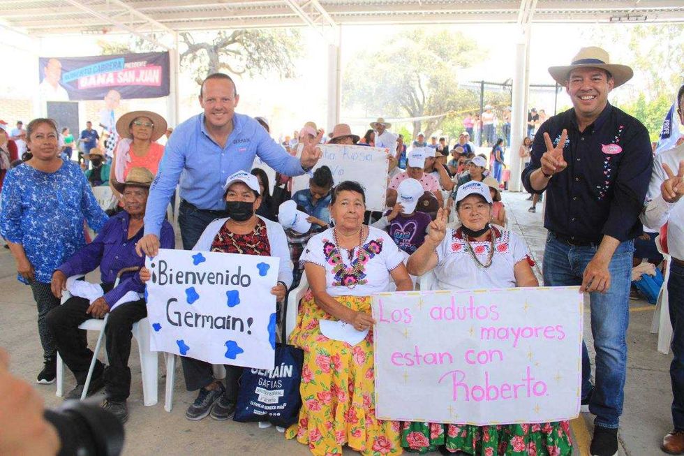 Germaín Garfias refuerza apoyo a Santa Rosa Xajay en encuentro ciudadano.