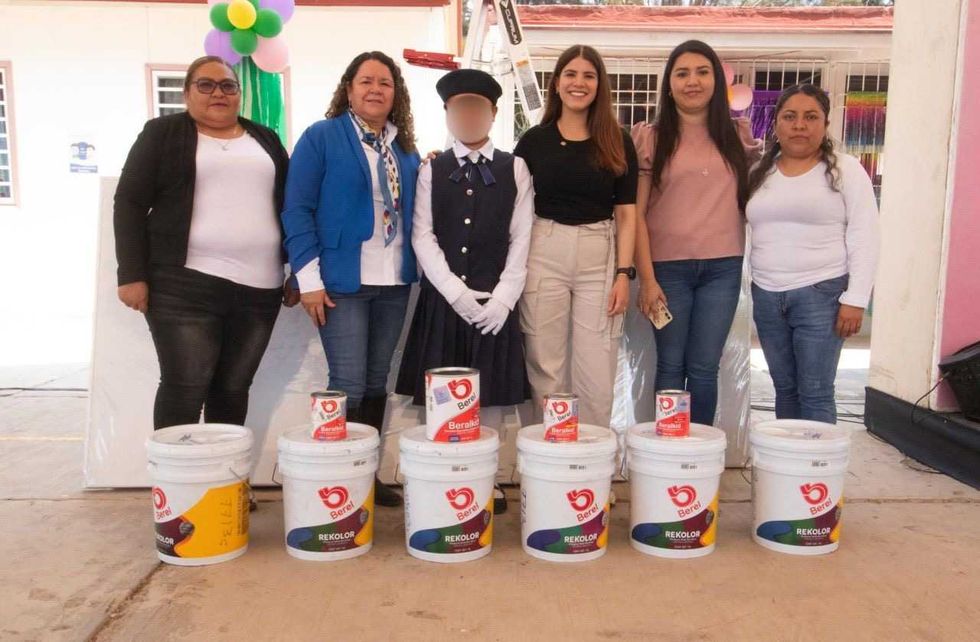 Gina S\u00e1nchez Barrios entrega balones y material did\u00e1ctico a primaria V\u00edctor Rosales de Santa Matilde en San Juan del R\u00edo