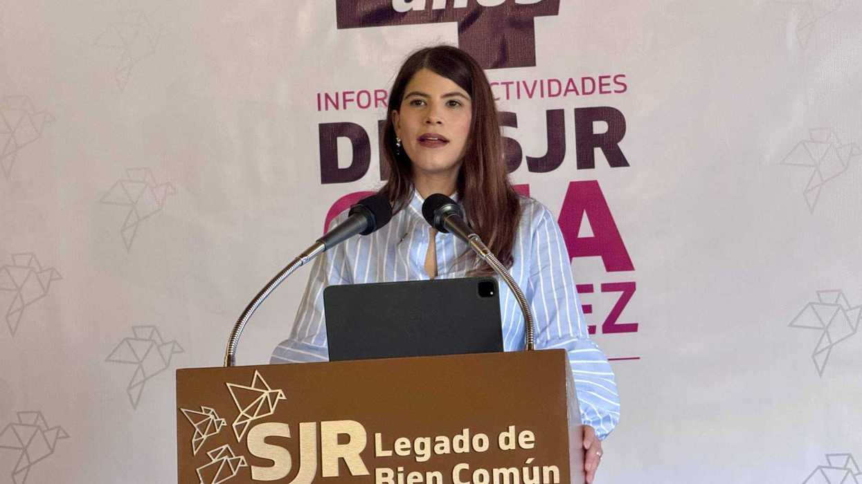 Gina Sánchez Barrios presenta cuarto informe de gestión del DIF San Juan del Río con programas de asistencia social.