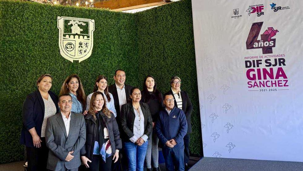 Gina Sánchez Barrios presenta cuarto informe de gestión del DIF San Juan del Río con programas de asistencia social.