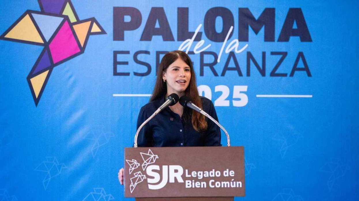 Gina Sánchez Barrios, presidenta del DIF San Juan del Río, durante su mensaje en la vigésima edición de la Paloma de la Esperanza 2025.