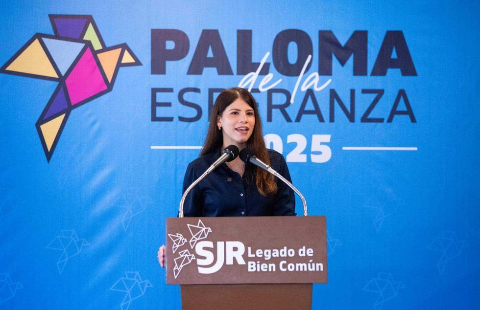 Gina Sánchez Barrios, presidenta del DIF San Juan del Río, durante su mensaje en la vigésima edición de la Paloma de la Esperanza 2025.