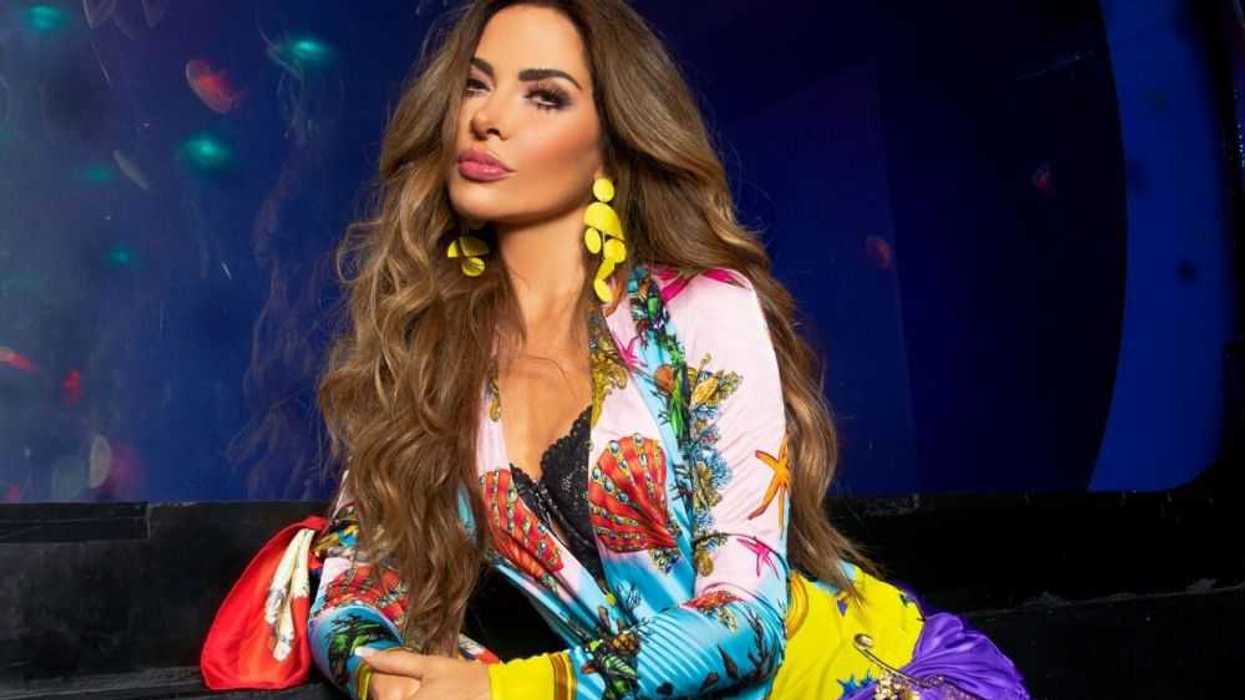 Gloria Trevi tiene emotivo gesto con Maribel Guardia durante concierto. AGENCIA MÉXICO.