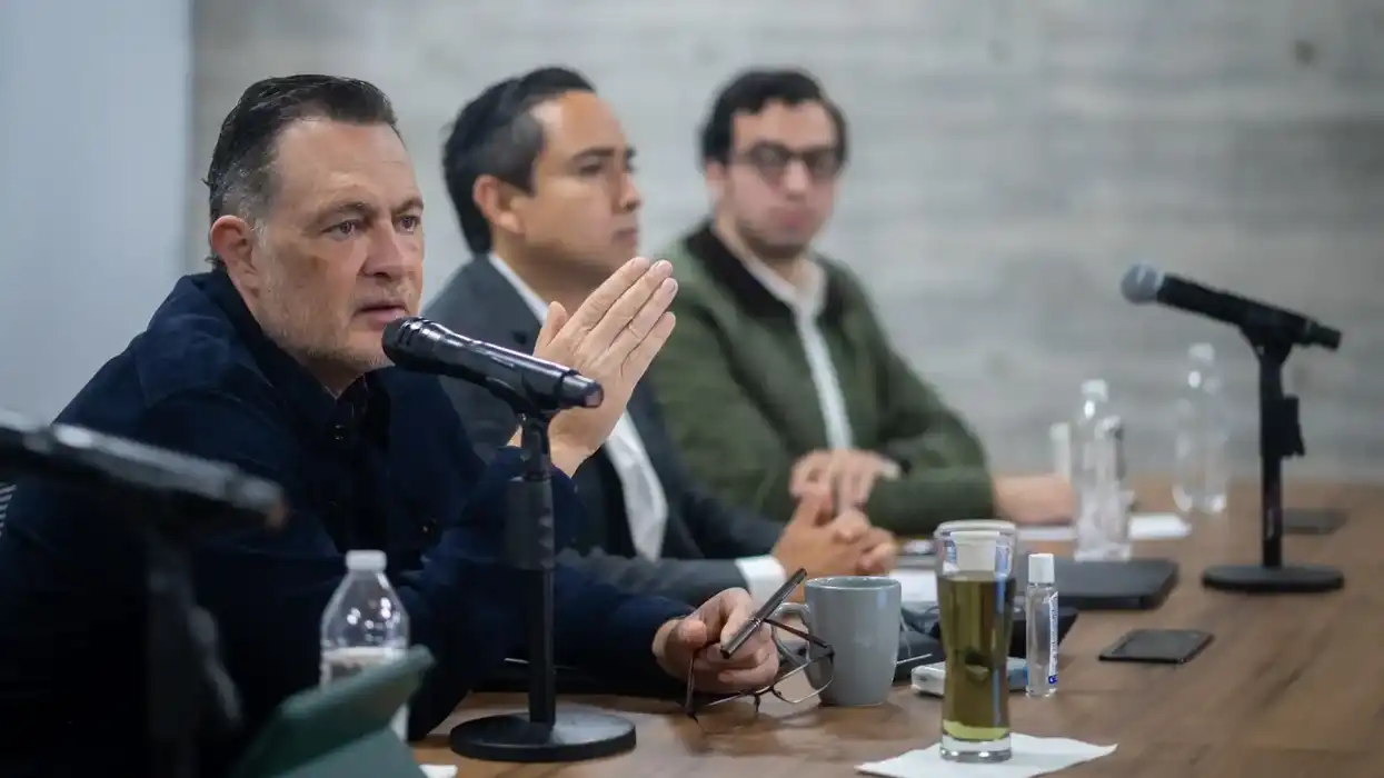 Gobernador de Querétaro participa en la reunión sobre simplificación de trámites empresariales.
