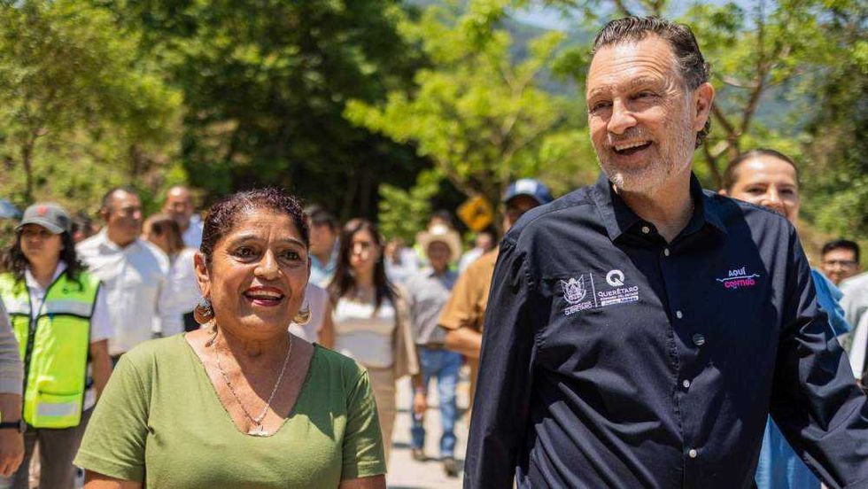 Gobernador entrega primera etapa de camino a Neblinas en Landa de Matamoros.