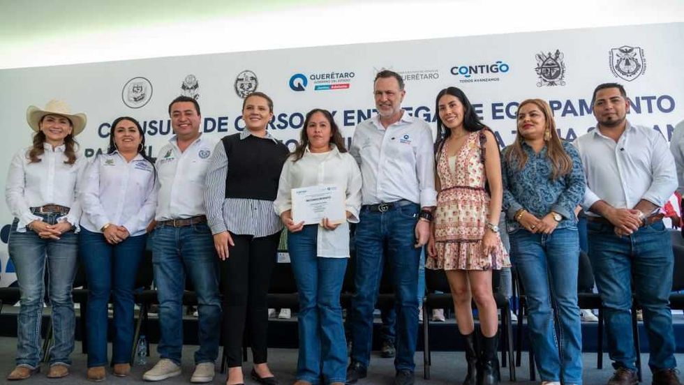 Gobernador impulsa autoempleo de mujeres en la Sierra Gorda.