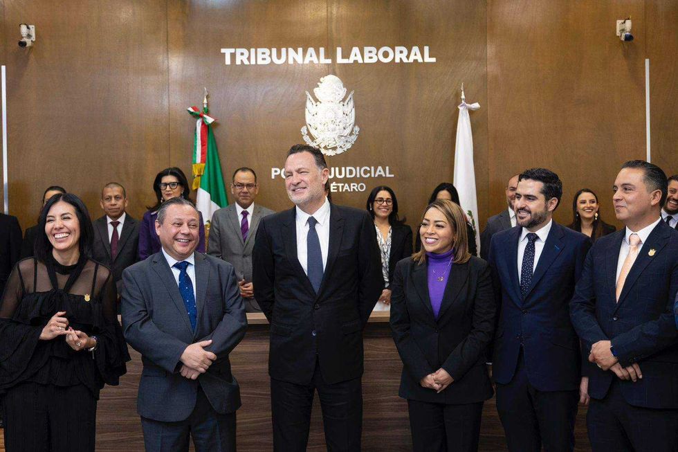 Gobernador Mauricio Kuri entrega nombramientos a jueces del Tribunal Laboral del Estado; ceremonia en Ciudad Judicial de Querétaro.