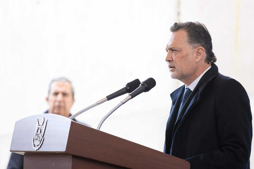 Gobernador Mauricio Kuri entrega reconocimientos a policías estatales que evitaron suicidios en Querétaro.