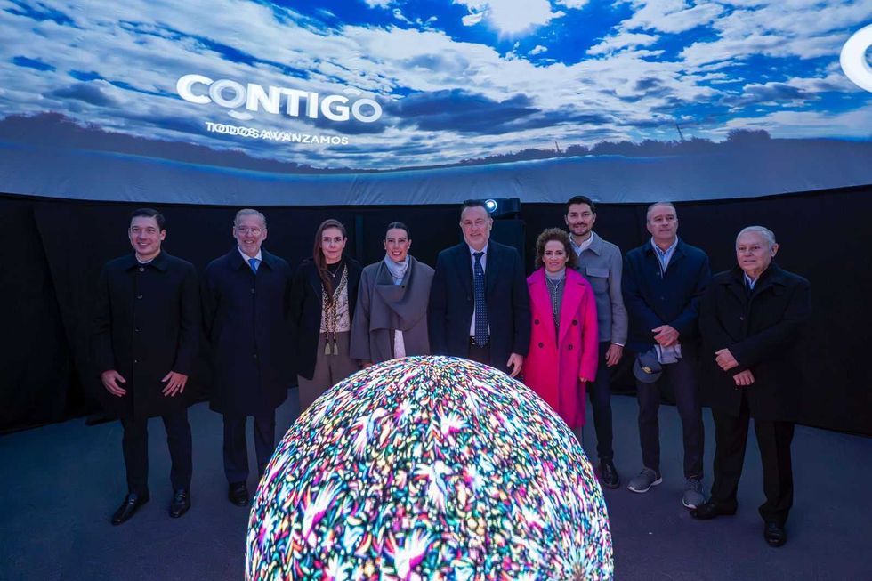 Gobernador Mauricio Kuri Gonz\u00e1lez durante inauguraci\u00f3n del Domo Inmersivo Conexi\u00f3n en Plaza de Olavide Madrid Espa\u00f1a promoci\u00f3n tur\u00edstica Quer\u00e9taro