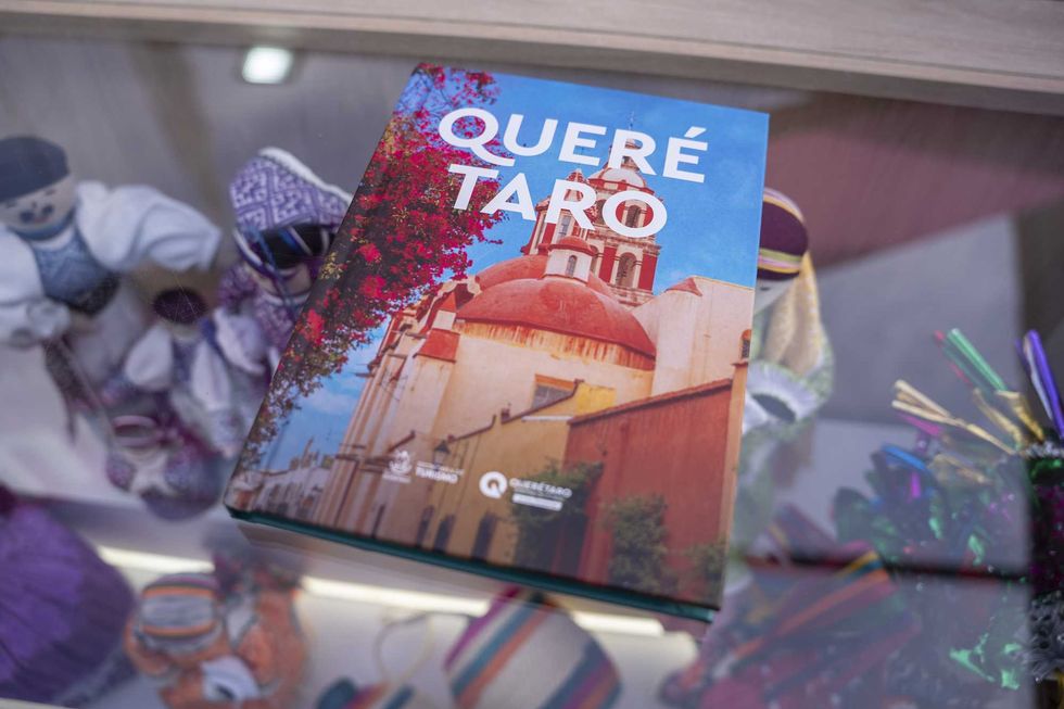 Gobernador Mauricio Kuri Gonz\u00e1lez durante inauguraci\u00f3n FITUR 2026 con Reyes de Espa\u00f1a en Madrid