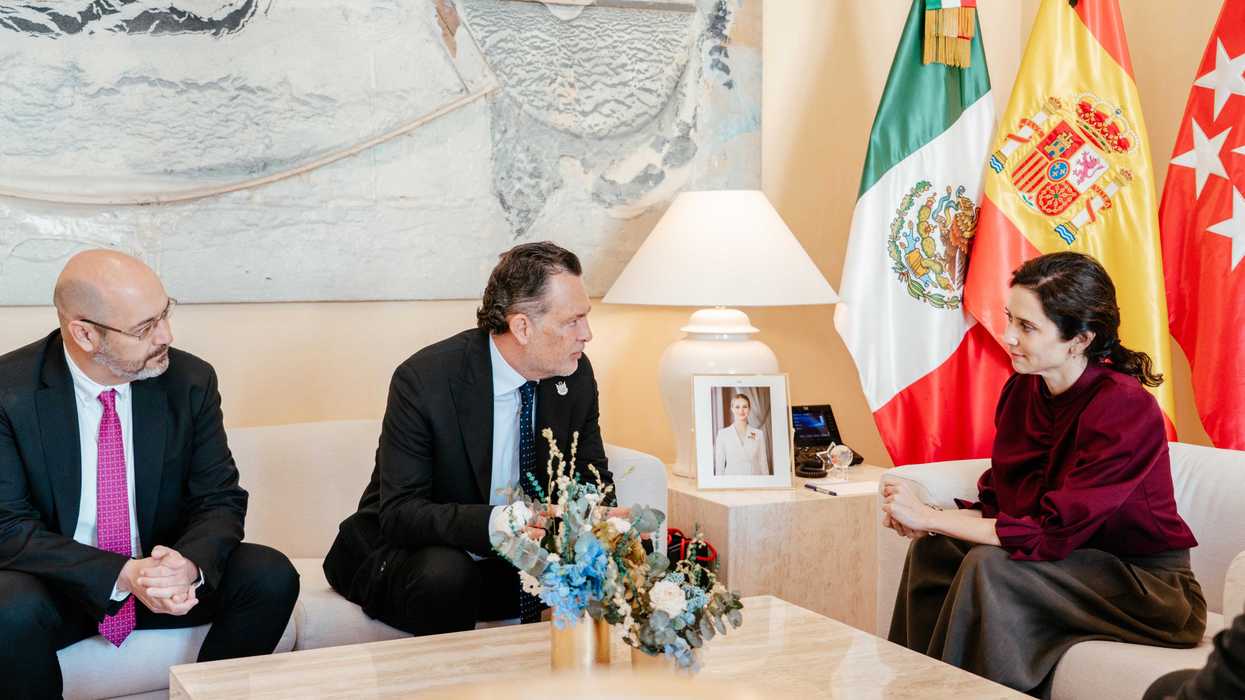 Gobernador Mauricio Kuri González durante encuentro diplomático con Isabel Díaz Ayuso en Madrid, España
