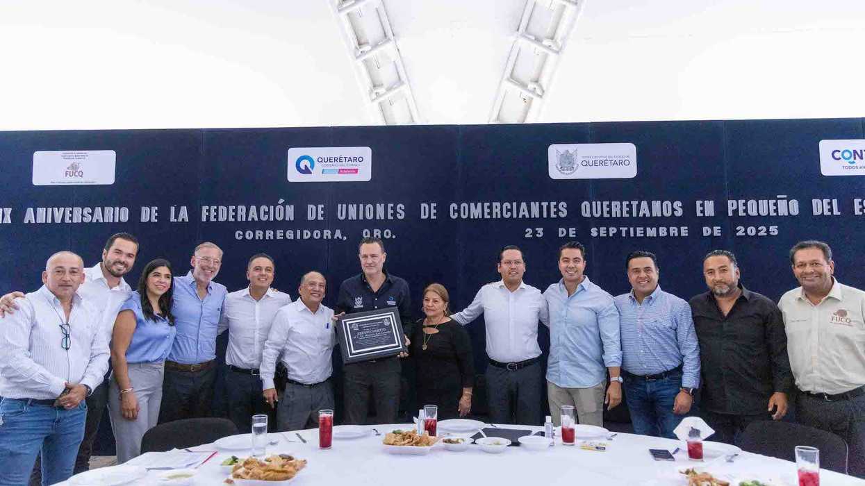 Gobernador Mauricio Kuri González encabeza XIX Aniversario de Federación de Comerciantes Queretanos en evento conmemorativo.