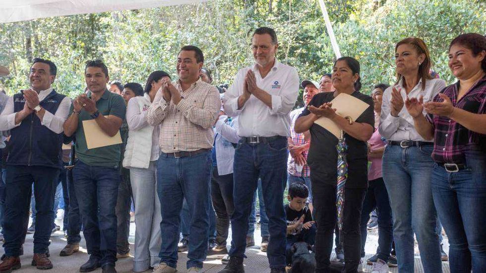 Gobernador Mauricio Kuri inaugura camino pavimentado Valle Verde-El Pocito en Jalpan de Serra con obra de 5.7 millones de pesos.