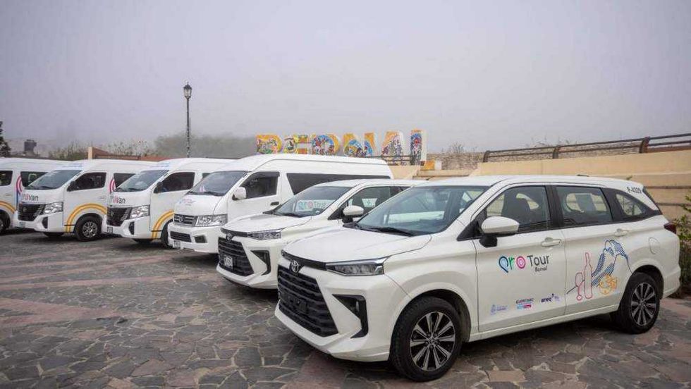 Gobernador Mauricio Kuri inaugura QroVan en Ezequiel Montes; sistema de 78 camionetas conecta semidesierto queretano con tarifa de 20 pesos.