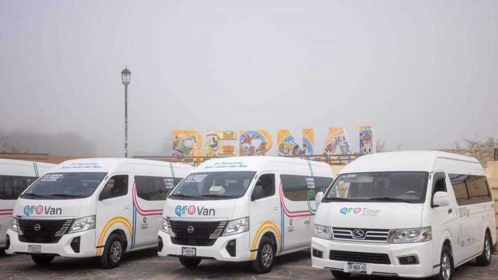 Gobernador Mauricio Kuri inaugura QroVan en Ezequiel Montes; sistema de 78 camionetas conecta semidesierto queretano con tarifa de 20 pesos.