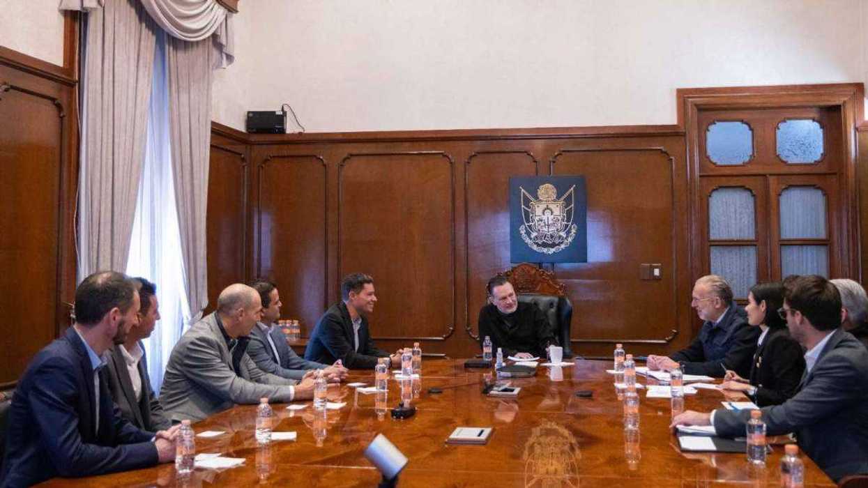 Gobernador Mauricio Kuri recibe a ejecutivos de Safran que anuncian inversión de 2,060 millones de pesos en expansión de plantas aeroespaciales en Querétaro.