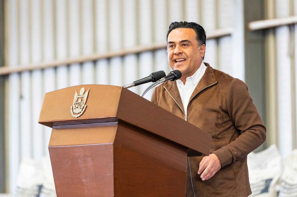 Gobernador Mauricio Kuri y alcalde Roberto Cabrera encabezan entrega de ma\u00edz a familias temporaleras en San Juan del R\u00edo, Quer\u00e9taro