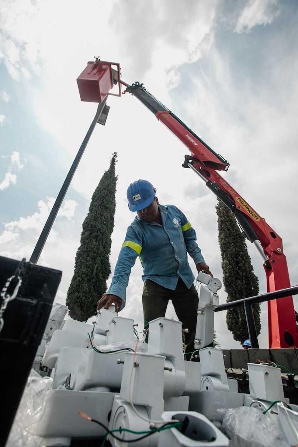 Gobierno de Memo Vega instala 500 luminarias LED en Loma Alta