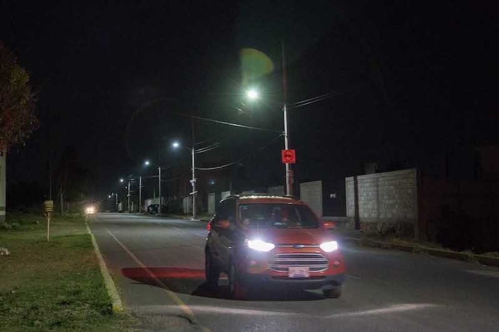 Gobierno de Memo Vega instala 500 luminarias LED en Loma Alta