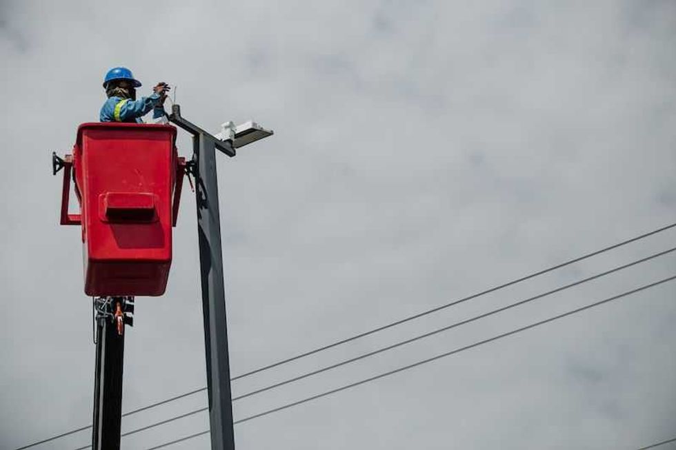 Gobierno de Memo Vega instala 500 luminarias LED en Loma Alta