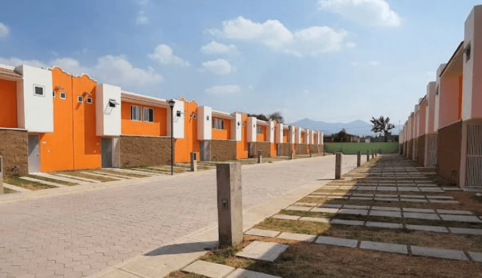 Gobierno de Querétaro evalúa predios para programa federal Viviendas del Bienestar operado por Infonavit con supervisión presidencial.