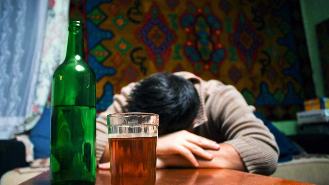 Gobierno de Querétaro reforzará campaña "No te la juegues" contra consumo de alcohol en jóvenes.