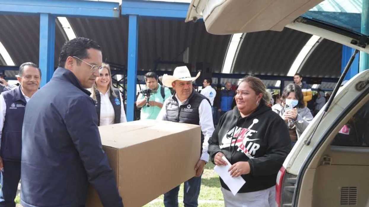 Gobierno entrega apoyos a más de 500 productores en Corregidora.