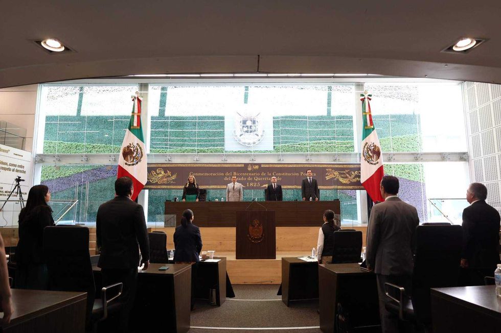 GOLPES EN LA TRIBUNA: La Crisis que Paralizó el Congreso de Querétaro