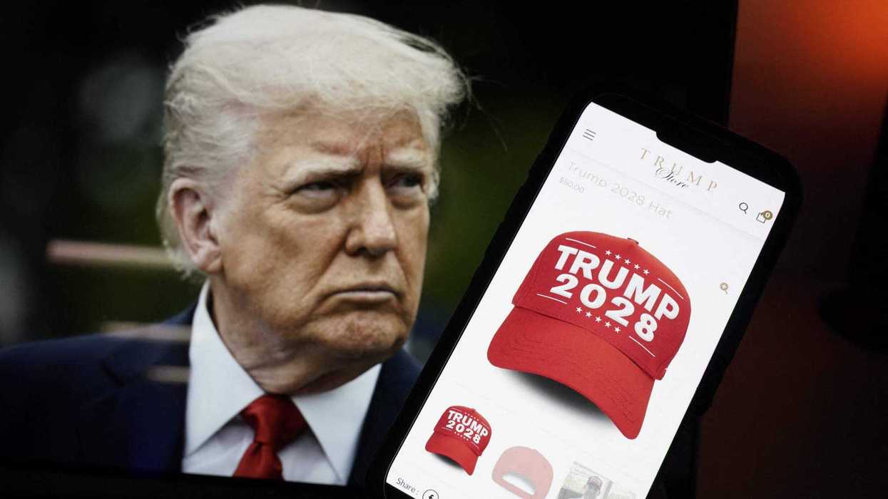 Gorras con lema "Trump 2028" en venta en tienda virtual del presidente de EEUU. AFP.