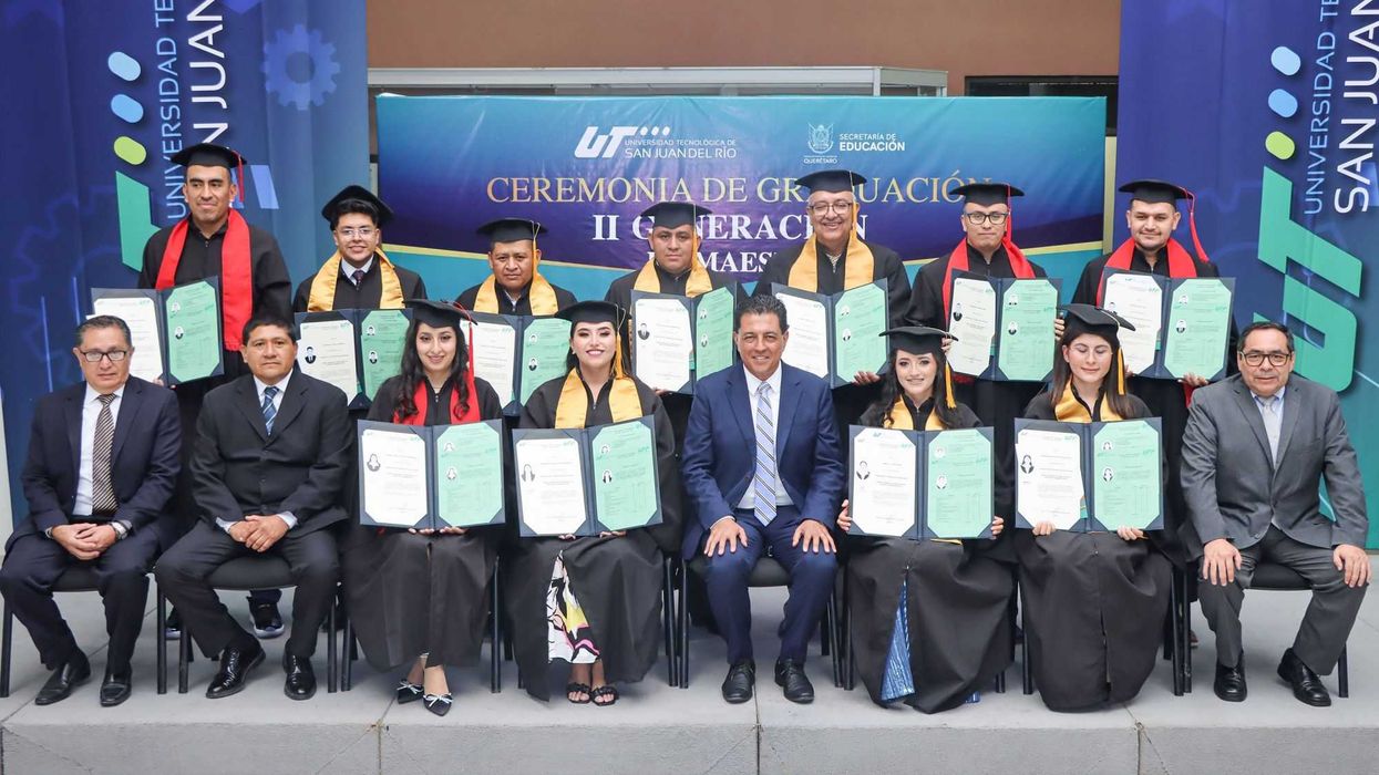 Graduación de maestros en tecnología aplicada en San Juan del Río.