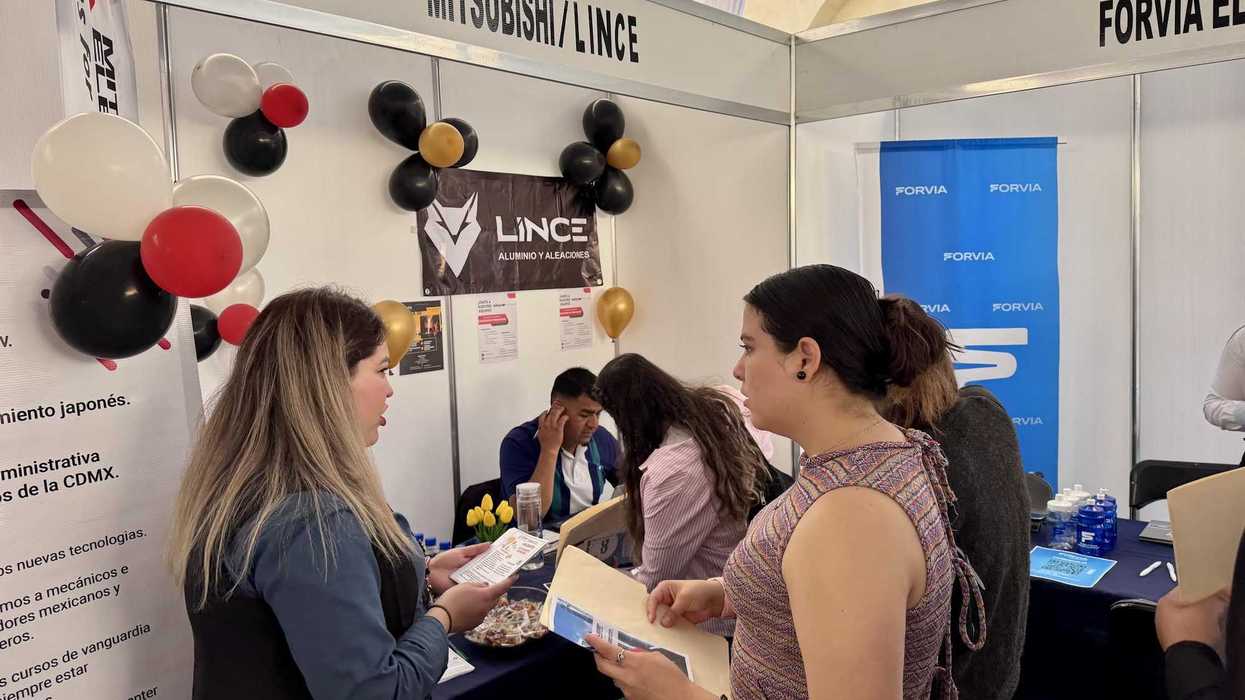 Gráfica de indicadores de empleo femenino en Querétaro 2026, con brecha salarial del 19% y récord histórico del 50.1% de mujeres en trabajo formal