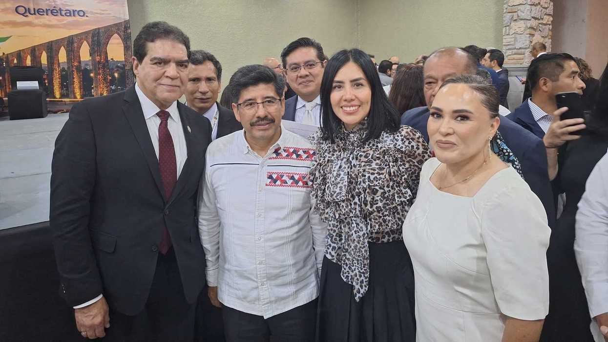 Grupo de participantes posa durante el XXVIII Congreso Nacional del Sindicato de Trabajadores del Poder Judicial en Querétaro