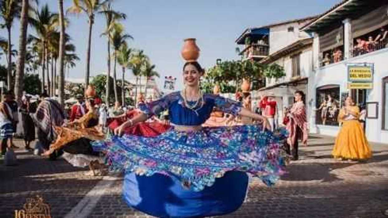 Grupos de México, Paraguay y Perú en Encuentro Internacional de Danzas Folclóricas. Fotos/ Prensa/ Encuentro Internacional de Danzas Folclóricas Mercedes Montaño.