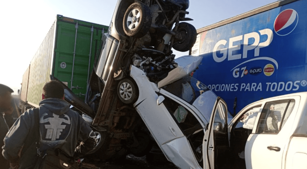 Guardia Nacional reporta cierre total en km 92+800 de autopista Guadalajara-Colima dirección a Colima.