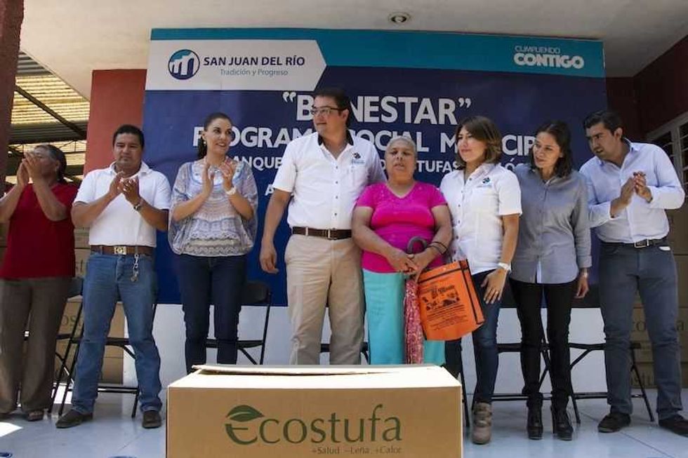 guillermo-vega-guerrero-entrega-estufas-ecologicas_4